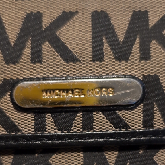Michael Kors Austin Flat Continental Wallet - Picture 2 of 10